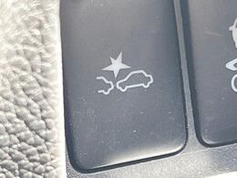【エマージェンシーブレーキ】走行中に前方の車両等を認識し、衝突しそうな時は警報とブレーキで衝突回避と被害軽減をアシスト。より安全にドライブをお楽しみいただけます。