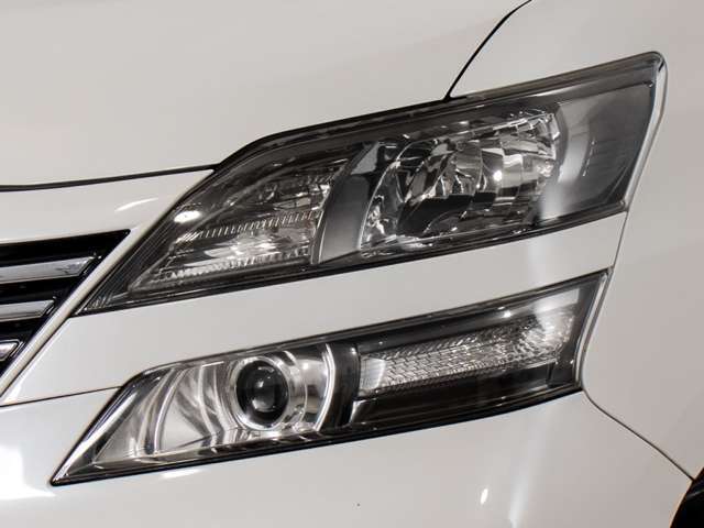 ヘッドライトはくすみも無く非常に良好な状態となっております！是非、その目でお確かめください！ヘッドライトコーティングも承っております！心よりご来店をお待ちしております！