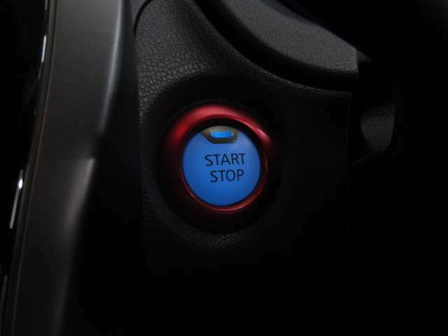 プッシュスターター☆ボタン1つでエンジン始動できます。同時にエンジンイモビライザーという装置でオーナーが持っている鍵が無いとエンジンがかけられない仕組みになっていて、盗難防止にもなっています。
