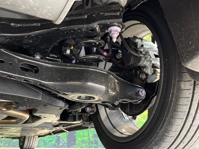 お車を安心してお乗りいただく為には、足回りの定期点検が欠かせません。サービスサポート（有償保証）では無料点検もご提供しており、安心のカーライフをお過ごしいただけるサポート体制が整っています。