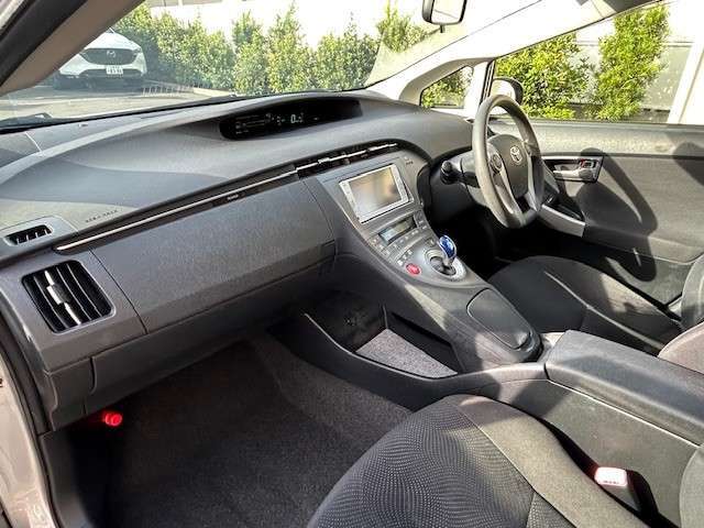 お車の外装傷、内装の状態や装備品の確認も気になる事があればいつでもお電話ください。0120-24-1411