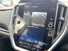 【サイド＆バックカメラ】停車・駐車時に死角になりがちな運転席から見えづらいサイドとリアの障害物を確認できます！雨天時や夜間などは特に活躍してくれるアイテムです。