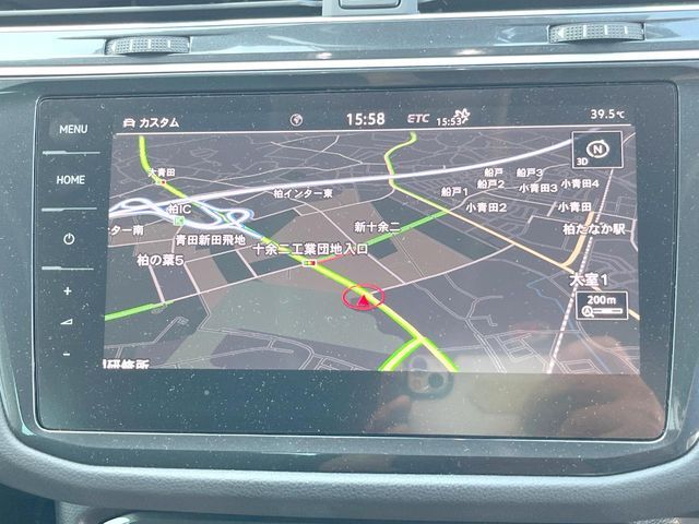 ●純正ナビ:一体感のあるナビは、高級感ある車内を演出してくれます。オーディオ機能も充実しておりますので、運転もより楽しめます♪