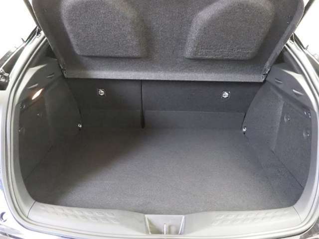 広々としたラゲージスペースを備えています。大きなものや長さのある荷物もしっかりと積み込めます。