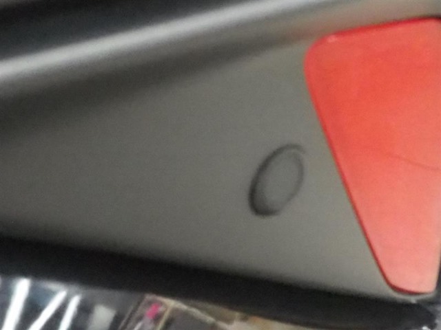 コーナーセンサーを車の前後に装備。障害物までの距離に応じて警告音を変えてお知らせ。詳細は販売店スタッフまでおたずねください。