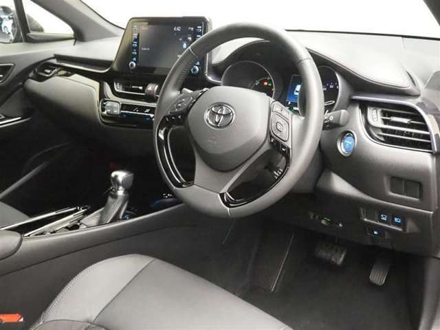 見通しのよいすっきりとした視界で、誰でも運転しやすいです。運転のしやすさは疲れにくさにも繋がりますよ♪