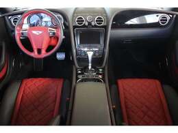 ベントレー コンチネンタル・シリーズの、4L V型8気筒ICツインターボエンジンを搭載し、クーペタイプの「GT」に新たにダウンサイジングで設定された「コンチネンタル　GT V8 S」です！