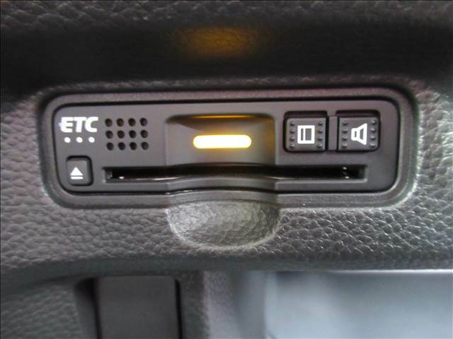 【ETC】ETC付き車両。高速道路を使う際にETCカードがあればスムーズに走行が可能になります。