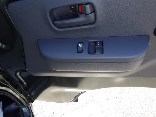 運転席のドアにはパワーウインドウがあります。お手元操作で便利です。