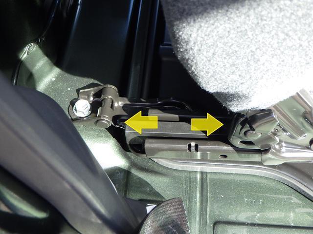 運転席はスライドが可能です。140mm移動します。