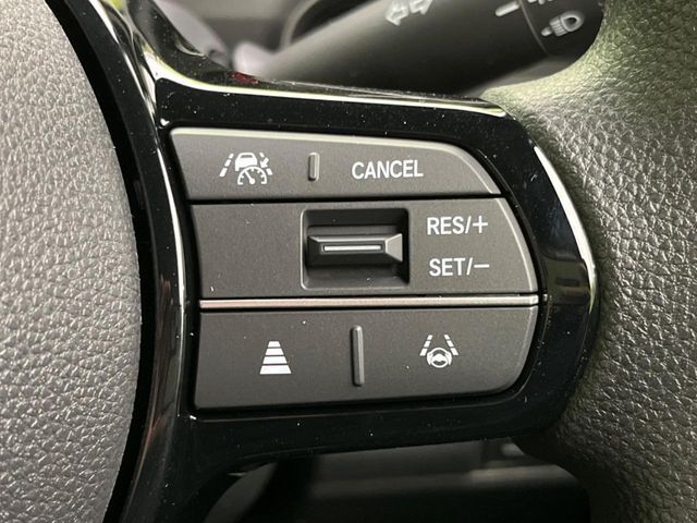 【アダプティブクルーズコントロール】高速道路での長距離走行が楽に！！自動で速度を保つクルーズコントロールが、衝突軽減システムと連携し、前方の車両を感知して車間を保つように速度調節してくれます！！