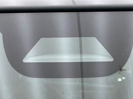 【ホンダセンシング】走行中に前方の車両等を認識し、衝突しそうな時は警報とブレーキで衝突回避と被害軽減をアシスト。より安全にドライブをお楽しみいただけます。