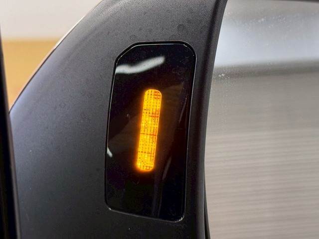 【ブラインドスポットモニター】ブラインドスポットモニター搭載で後方から接近する車両にも簡単に気づけます。