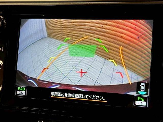 【カラーバックモニター】を装備しております。リアの映像がカラーで映し出されますので日々の駐車も安心安全です。