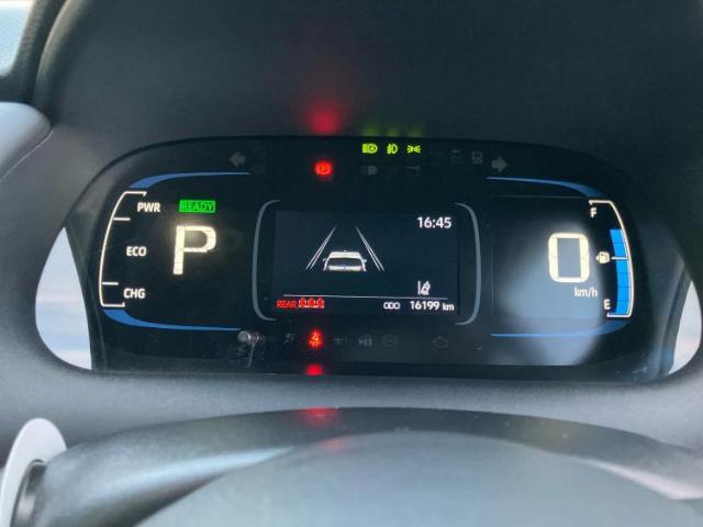 WECARSの展示場では実際に見て、触ってお車をお選びいただけます！知識の豊富な営業スタッフが様々なカーライフをご提案いたします！