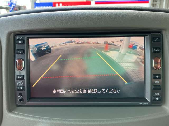 バックビューモニターは基準線も表示され、車庫入れも安心楽々です！