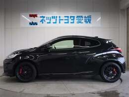 広々とした車内空間に優れた燃費性能。更にデザインも上質で人気のお車です！