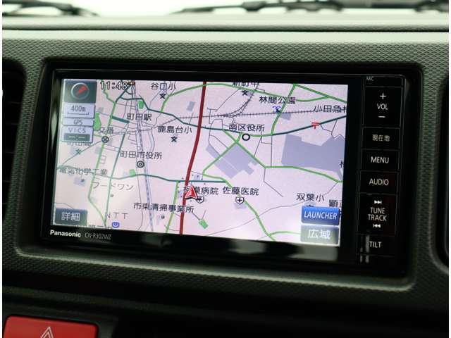 『1台』のお車に対して、3名体制で日々議論を重ね仕入れを行っております。