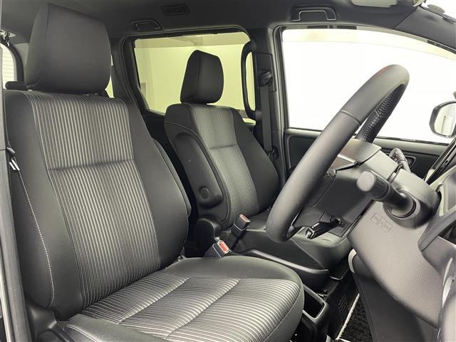 【運転席】座り心地が良いシートなので長時間の運転でも快適にお過ごしいただけます。新品のフロアマットのご注文も可能です。掲載箇所以外にご希望の写真がございましたらお気軽にお問い合わせ下さい。