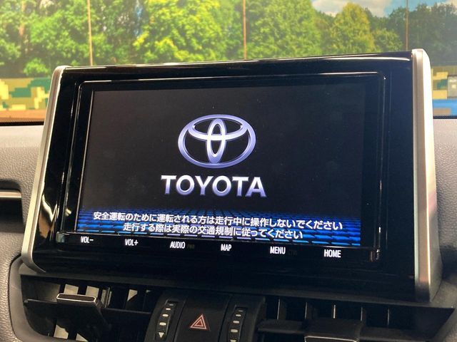 【純正ナビ】人気の純正ナビを装備。オーディオ機能も充実しており、Bluetooth接続すればお持ちのスマホやMP3プレイヤーの音楽を再生可能！毎日の運転がさらに楽しくなります！！
