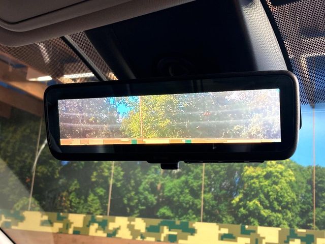 【デジタルインナーミラー】後席の大きな荷物や同乗者で後方が確認しづらい時でも安心！カメラが撮影した車両後方の映像をルームミラー内に表示。クリアな視界で状況の確認が可能です！