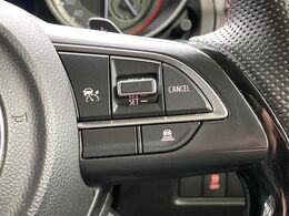 【アダプティブクルーズコントロール】高速道路での長距離走行が楽に！！自動で速度を保つクルーズコントロールが、衝突軽減システムと連携し、前方の車両を感知して車間を保つように速度調節してくれます！！