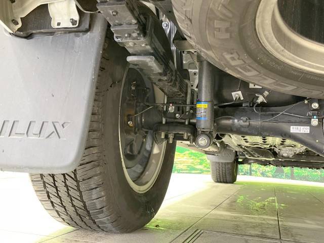 お車を安心してお乗りいただく為には、足回りの定期点検が欠かせません。サービスサポート（有償保証）では無料点検もご提供しており、安心のカーライフをお過ごしいただけるサポート体制が整っています。