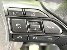 【レーダークルーズコントロール】高速道路での長距離走行が楽に！！自動で速度を保つクルーズコントロールが、衝突軽減システムと連携し、前方の車両を感知して車間を保つように速度調節してくれます！！