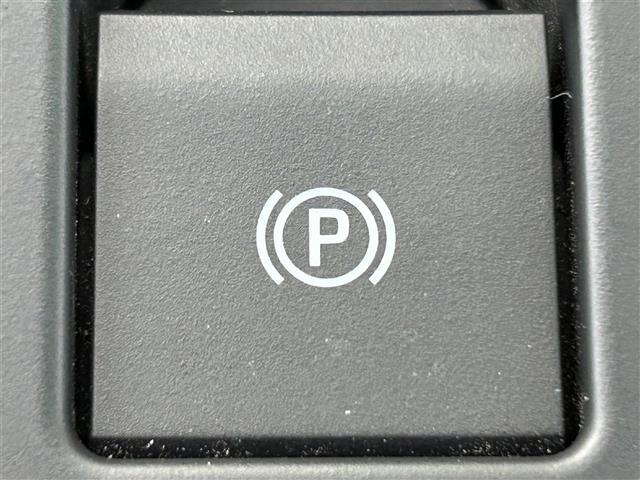 【電動パーキングブレーキ】パーキングブレーキを指先だけで操作可能です！力の弱い人にも安心してブレーキをかけていただけます！