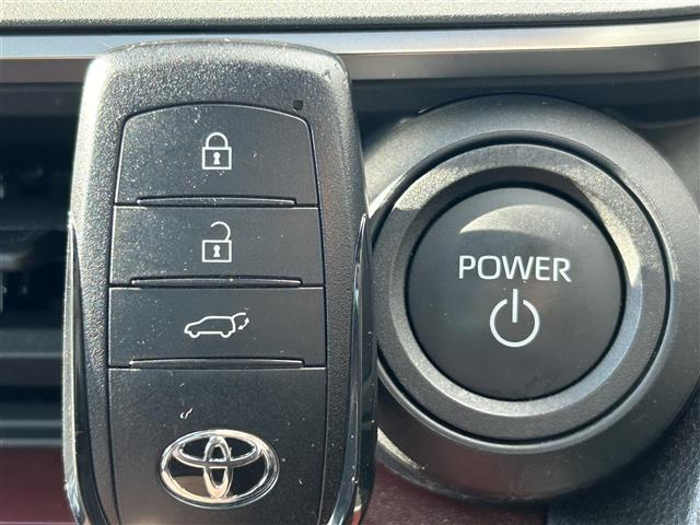 【スマートキー（エンジンスタートストップスイッチ）】スマートキー（電子キー）を持っていれば、スイッチを押すだけでエンジンをかけることができます