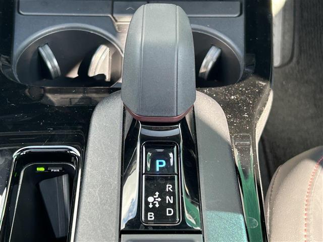 【シフトレバー】シフトの操作がしやすく快適なドライブを楽しんでいただけます。