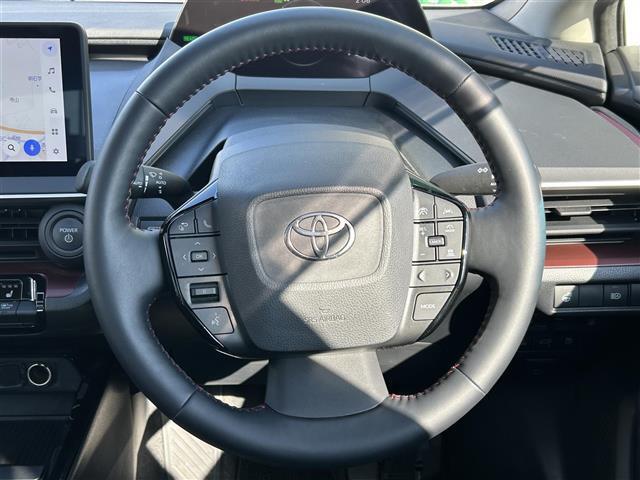 【ステアリング】軽い力で扱いやすいハンドルです。目立つ傷やスレなどなく綺麗な状態です！除菌プラス入れていただくとさらに快適に清潔なお車はお子様にも安心ですね！