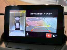【パノラミックビューモニター】専用のカメラにより、上から見下ろしたような視点で360度クルマの周囲を確認することができます☆死角部分も確認しやすく、狭い場所での切り返しや駐車もスムーズに行えます。