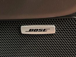 【BOSEサウンドシステム】メーカーオプションの高品位サウンドシステムを搭載。専用のチューニングが施された大小様々なスピーカーから良質なサウンドが奏でられ、臨場感あふれる音響空間を演出します。
