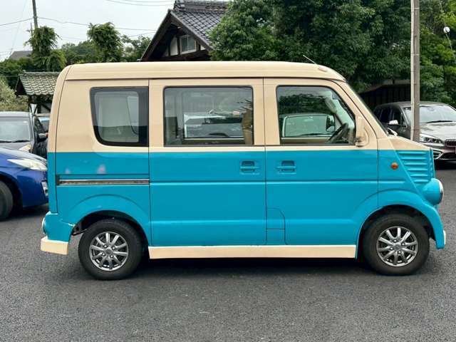 在庫車両は別展示場にて保管をしております。お手数では御座いますが、事前にご予約を頂ければご覧になりやすい場所にご準備をさせて頂きますので、ご来店前にはご連絡を頂ければ幸いです。