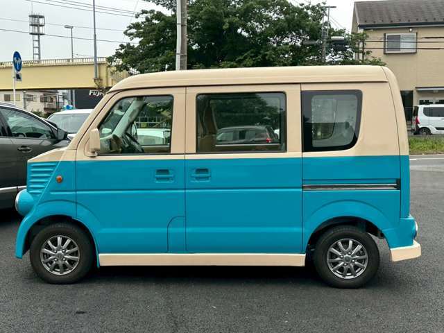 在庫車両は別展示場にて保管をしております。お手数では御座いますが、事前にご予約を頂ければご覧になりやすい場所にご準備をさせて頂きますので、ご来店前にはご連絡を頂ければ幸いです。