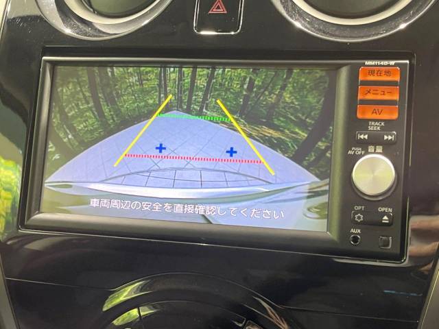 【バックカメラ】駐車時に後方がリアルタイム映像で確認できます。大型商業施設や立体駐車場での駐車時や、夜間のバック時に大活躍！運転スキルに関わらず、今や必須となった装備のひとつです！