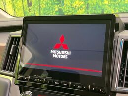 【大画面ナビ】人気の大型10インチナビを装備。存在感のある大画面はインパクト大！ナビ利用時のマップ表示は見やすく、テレビやDVDは臨場感がアップ！いつものドライブがグッと楽しくなります♪