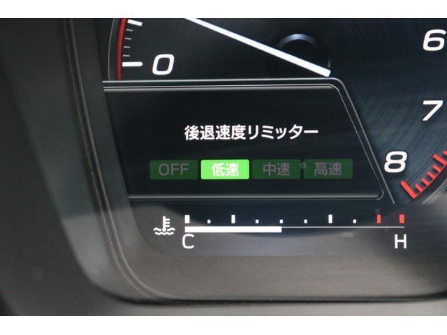 Rレンジでアクセルの急な踏み込みを検知し誤後進とシステムが判断した場合、警報と警告表示で注意喚起。エンジンの出力を抑え、後退時の飛び出しを抑制します。また後退速度リミッターを装備。