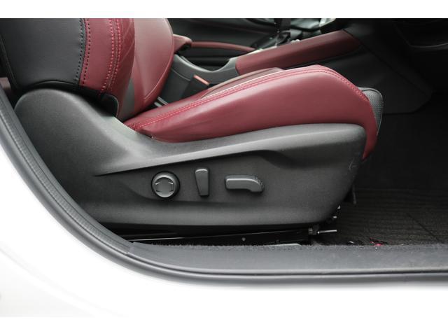 運転席＆助手席電動シート シートポジションを細かく調整出来ます。基本動作はリクライニング、前後、シートの高さは膝側と腰側の部分で別々に高さ調整が出来ます。電動なので微調整が可能です。(写真は運転席側)