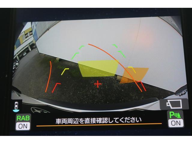 後ろの視界もサポート♪ハンドル操作に連動してガイドラインが動き、バック時の予測進路を表示し駐車をサポートします。