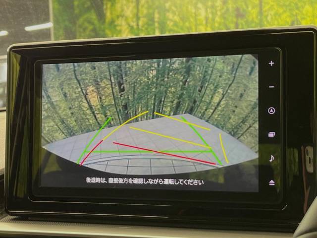 【バックカメラ】駐車時に後方がリアルタイム映像で確認できます。大型商業施設や立体駐車場での駐車時や、夜間のバック時に大活躍！運転スキルに関わらず、今や必須となった装備のひとつです！