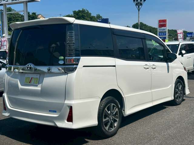 自信があるから他店舗からの陸送費は頂いておりません。　品質にこだわった関東仕入れ！低走行の高品質車だけを仕入れております。ボディの綺麗さはもちろん、東北地方特有の下廻りのサビなどもない車両をご案内！！