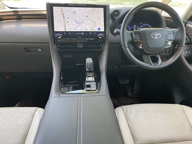車輌につきましては商談等により展示場に無い場合がございます。よりスムーズなご案内・ご対応の為にも、ご来店の際は事前に在庫確認、ご予約をお願い申し上げます。