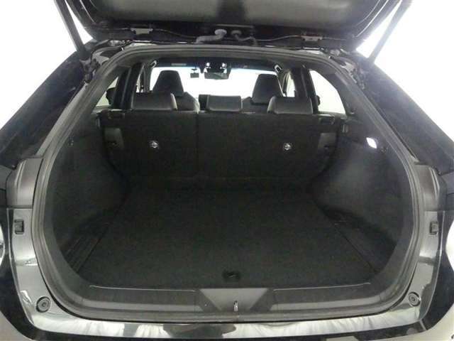 広々としたラゲージスペースを備えています。大きなものや長さのある荷物もしっかりと積み込めます。