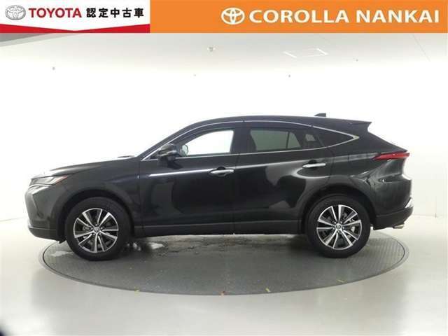 車体色はプレシャスブラックパール