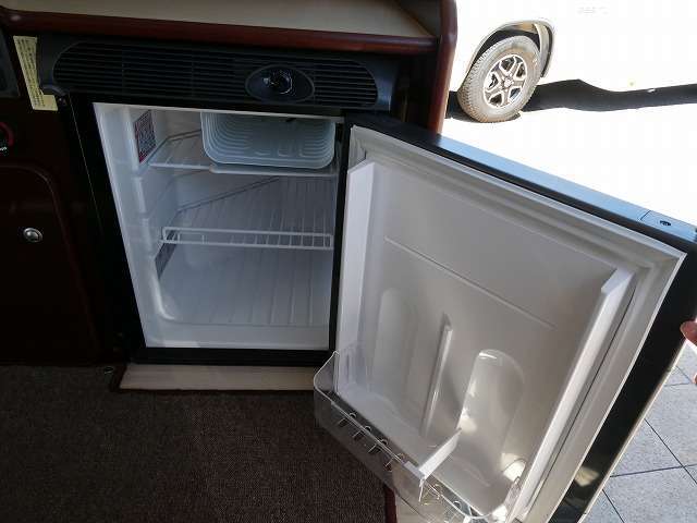 キャンピングカーには欠かせないDC冷蔵庫♪