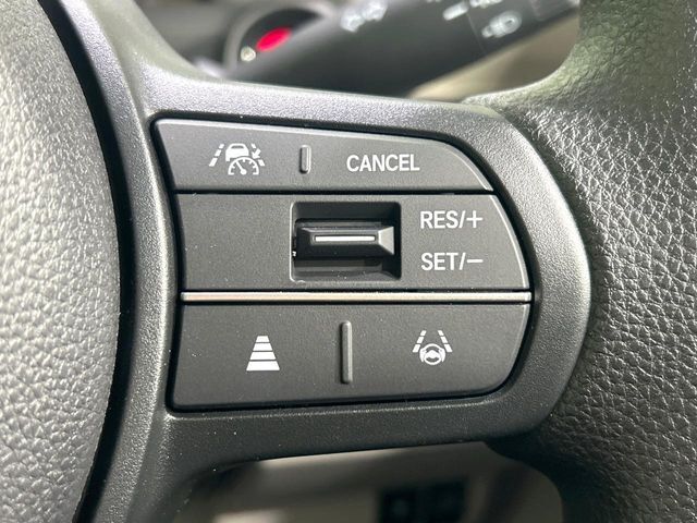 【アダプティブクルーズコントロール】高速道路での長距離走行が楽に！！自動で速度を保つクルーズコントロールが、衝突軽減システムと連携し、前方の車両を感知して車間を保つように速度調節してくれます！！