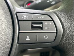 【アダプティブクルーズコントロール】高速道路での長距離走行が楽に！！自動で速度を保つクルーズコントロールが、衝突軽減システムと連携し、前方の車両を感知して車間を保つように速度調節してくれます！！