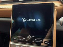 【9.8インチ　ディスプレイオーディオ】大画面のディスプレイはAppleCarPlayやAndroidAutoが利用可能。大きな画面でスマホナビアプリ等が利用いただけます♪